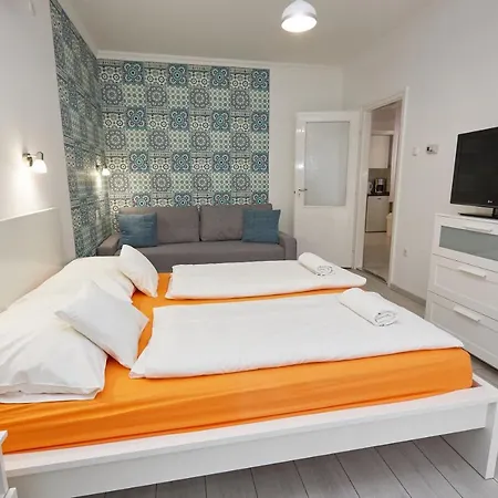 Апартаменты Zoli Apartmanok-anna Koelcsey 32