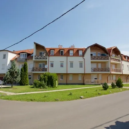 Zoli Apartmanok-anna Koelcsey 32 Apartament Hajdúszoboszló