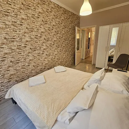 شقة Zoli Apartmanok-anna Koelcsey 32 *