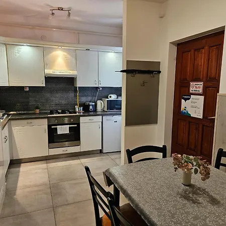 Zoli Apartmanok-anna Koelcsey 32 *