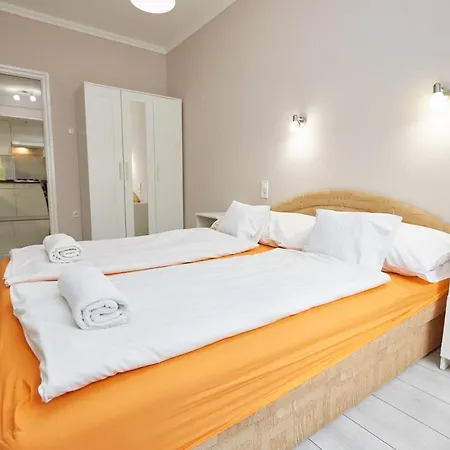 Zoli Apartmanok-anna Koelcsey 32 דירה Hajdúszoboszló